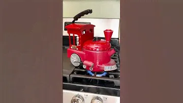 Vintage steam driven train kettle/pot. Kamenstein World of Motion - locomotive engine